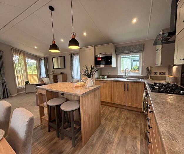 2 Bedroom Mobile/park Home For Sale In Akebar Park Country Park, Leyburn, North Yorkshire, DL8
