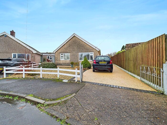 3 Bedroom Detached Bungalow For Sale In Summerland Park, Upper Killay, SA2