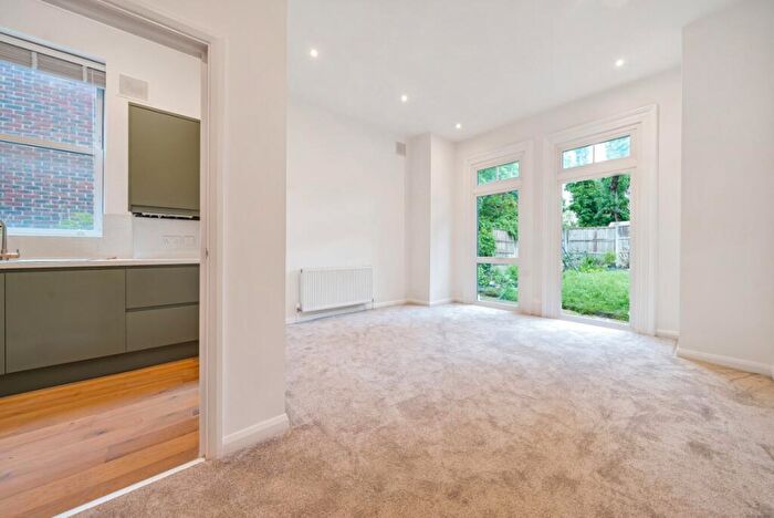 2 Bedroom Flat To Rent In Bedwardine Road, London, England, SE19