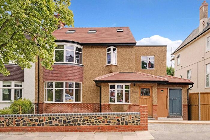 2 Bedroom Flat To Rent In Muswell Avenue, London, N10