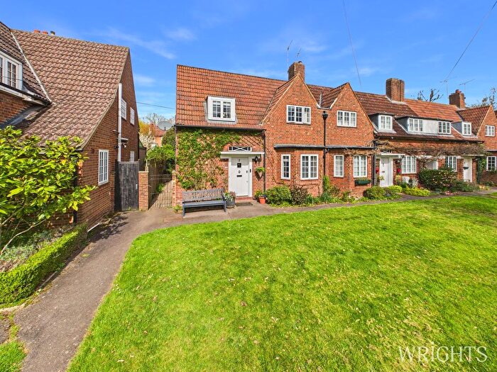 3 Bedroom Terraced House For Sale In Brockett Close, Welwyn Garden City, AL8