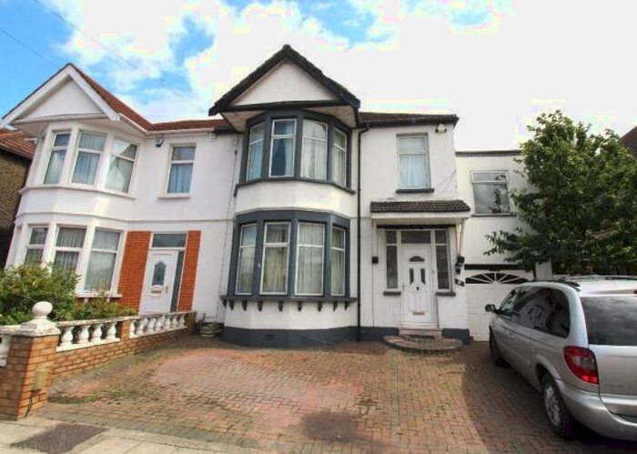 5 Bedroom Semi-Detached House To Rent In Goodmayes Lane, Ilford, IG3