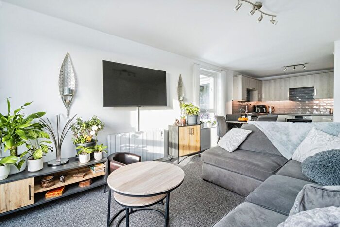 1 Bedroom Flat For Sale In Higher Warberry Road, Torquay, Devon, TQ1