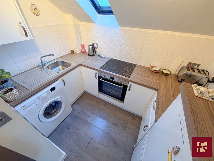 1 Bedroom Studio For Sale In Seymour Court, Crowthorne, RG45