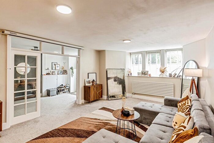 2 Bedroom Apartment For Sale In Salisbury Road, Redland, Bristol, BS6