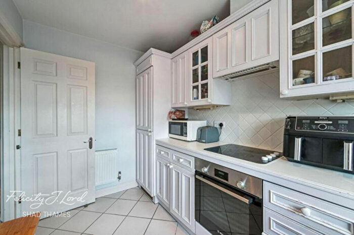 2 Bedroom Flat For Sale In Edward Square, Rotherhithe Street, London, SE16