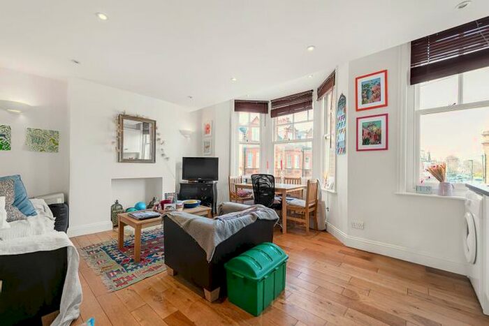 2 Bedroom Flat To Rent In Endymion Road, London, SW2