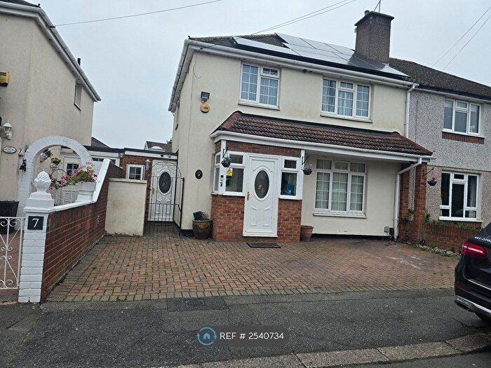 3 Bedroom Semi-detached House To Rent In West Point, Slough, SL1