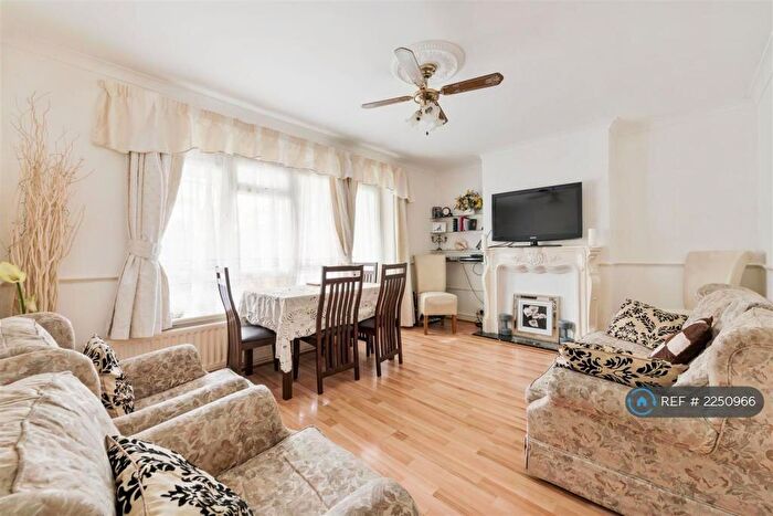 2 Bedroom Flat To Rent In Churchill Terrace, London, E4