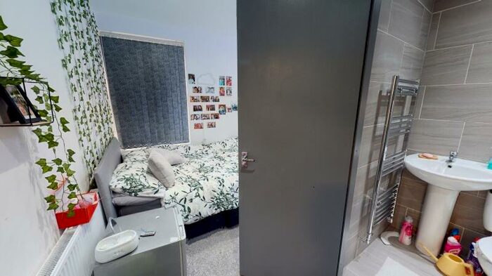 3 Bedroom Terraced House To Rent In Harold Mount, Hyde Park, Leeds, LS6