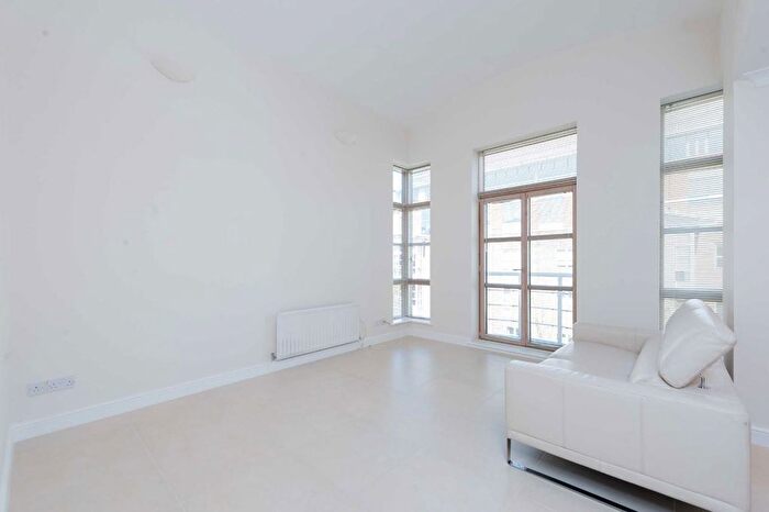 2 Bedroom Flat To Rent In Manbre Road, Hammersmith, W6