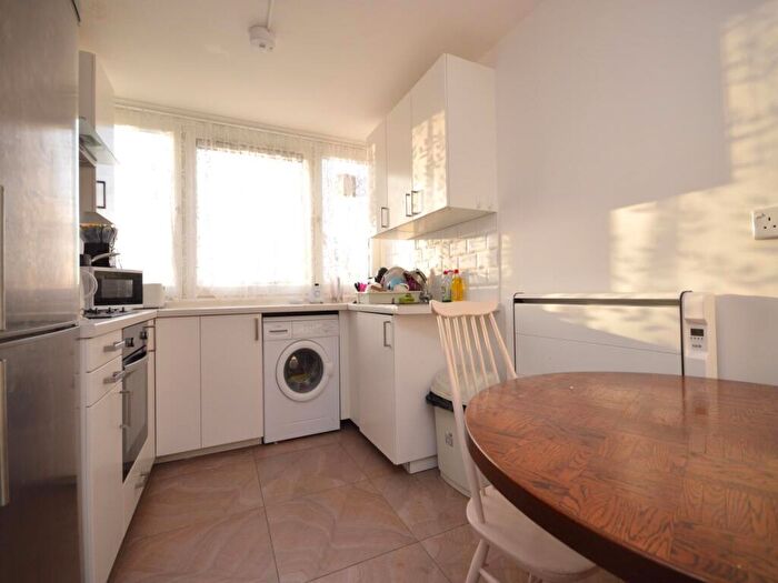 3 Bedroom Apartment To Rent In Willingham Way, Kingston Upon Thames, KT1