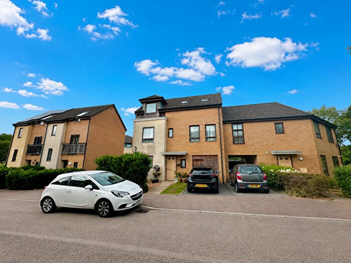 3 Bedroom Semi-Detached House For Sale In Sheering Grove, Bradville, MK13