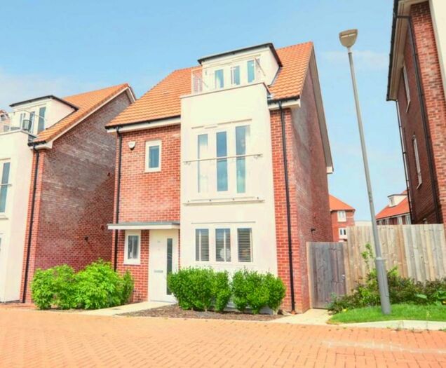 4 Bedroom Detached House To Rent In Princes Risborough, HP27