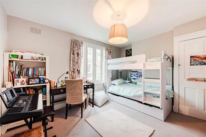 4 Bedroom Terraced House To Rent In Mysore Road, Clapham Common, SW11