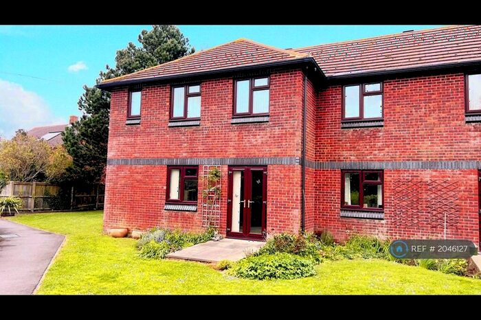 1 Bedroom Flat To Rent In Sea Front, Hayling Island, PO11