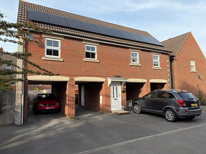 2 Bedroom Coach House For Sale In Melstock Road, Swindon, Wiltshire, SN25
