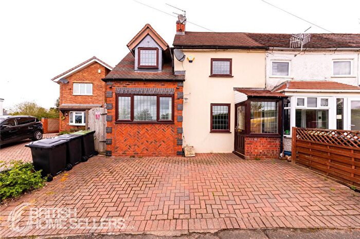 3 Bedroom End Of Terrace House For Sale In Barley Mow Lane, Catshill, Bromsgrove, Worcestershire, B61