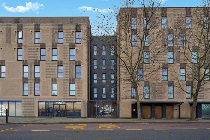 2 Bedroom Flat For Sale In Clarence Avenue, Ilford, IG2