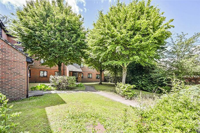 2 Bedroom Apartment For Sale In Eastern Road, London, N22