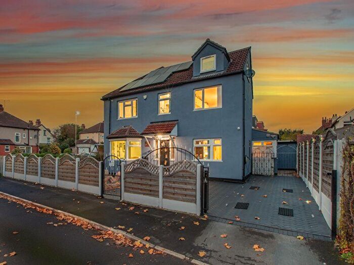 6 Bedroom Detached House For Sale In East Moor Road, Leeds, LS8