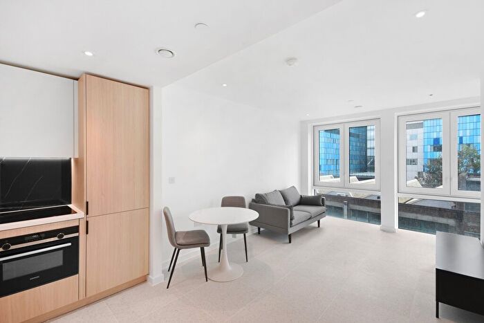 Studio To Rent In Cendal Crescent, London, E1