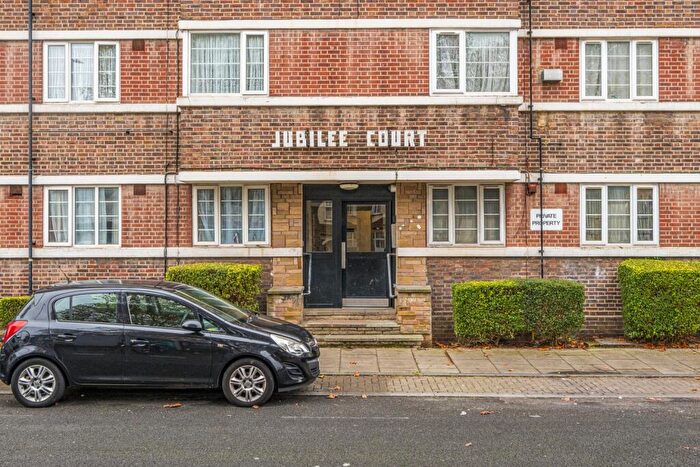 2 Bedroom Flat For Sale In Jubilee Court, CR7