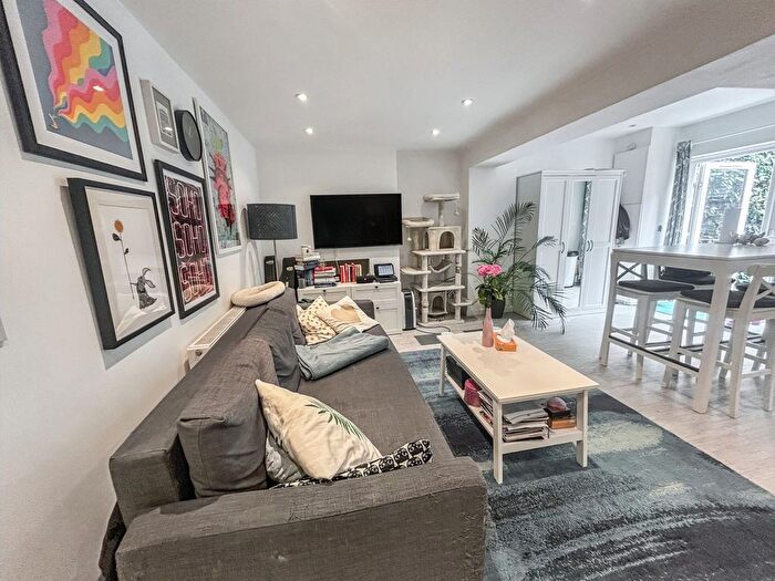 1 Bedroom Flat To Rent In Hopgood Street, London, W12