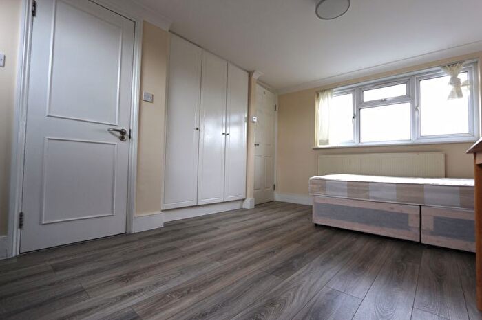 Studio To Rent In Lakefield Road, London, N22