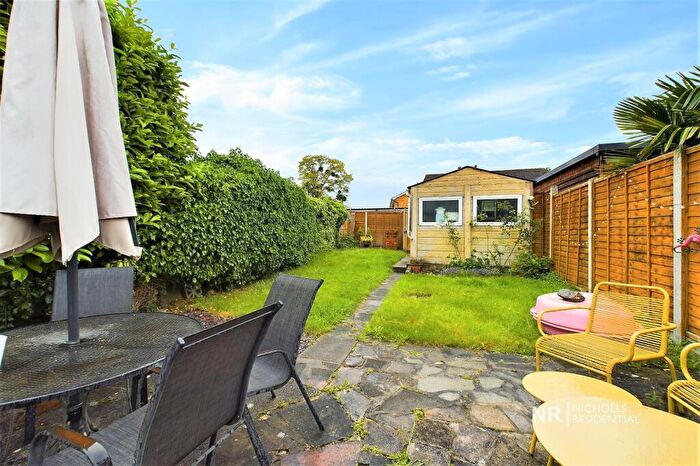 3 Bedroom End Of Terrace House For Sale In Ashby Avenue, Chessington, Surrey., KT9