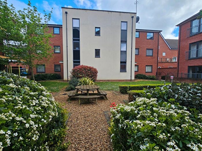 2 Bedroom Flat For Sale In Irving Path, Aylesbury, HP19