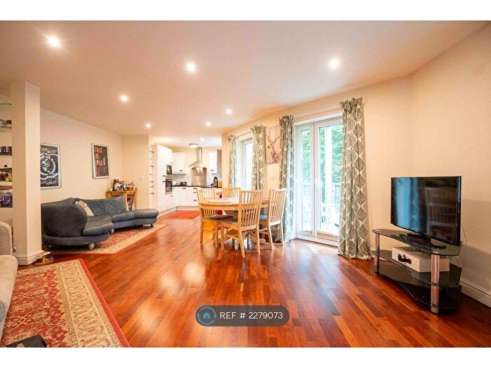 2 Bedroom Flat To Rent In Victoria Gardens, Oxford, OX2