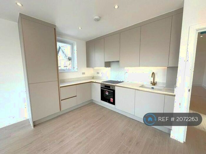 2 Bedroom Flat To Rent In Corelli Road, London, SE3