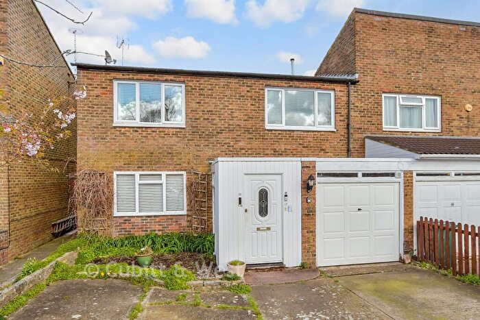 2 Bedroom Maisonette For Sale In Lismore Crescent, Crawley, West Sussex, RH11