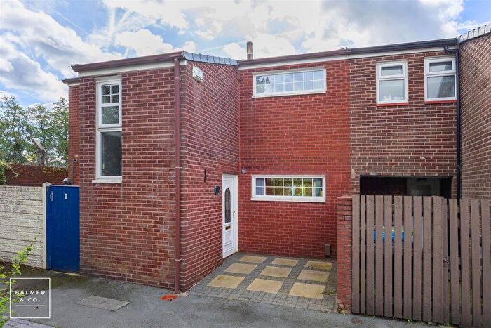 3 Bedroom End Of Terrace House For Sale In Edale Close, Atherton, M46