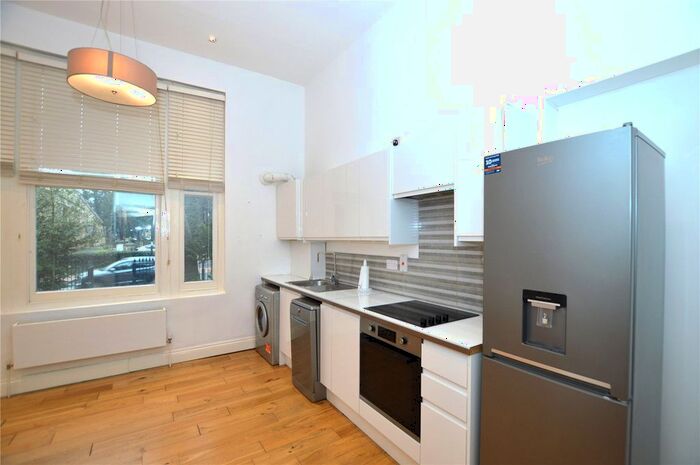 2 Bedroom Flat To Rent In Cintra House, Beulah Hill, London, SE19