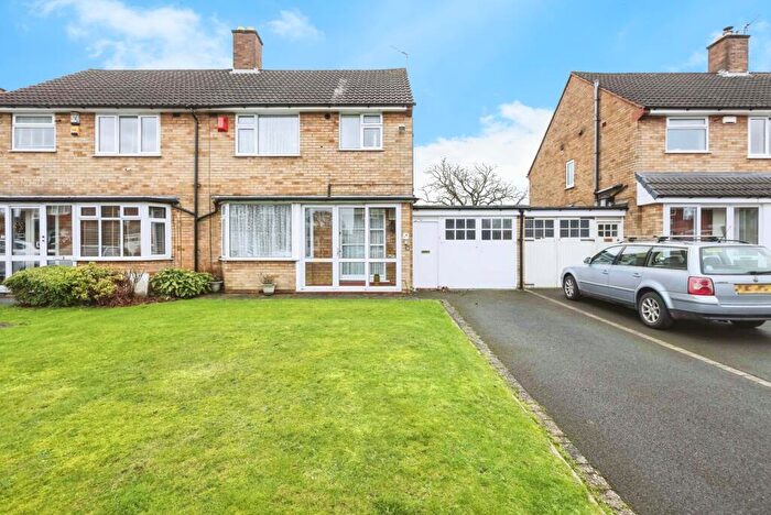 3 Bedroom Semi Detached House For Sale In Redmead Close, Birmingham, West Midlands, B30