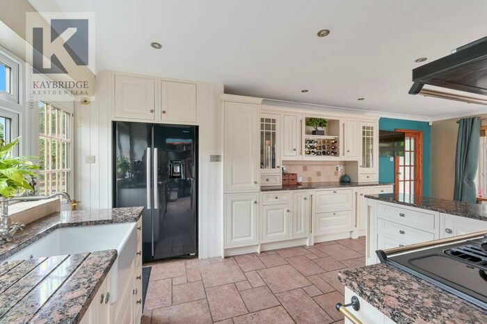 5 Bedroom Detached House For Sale In Chatsfield, Epsom, KT17