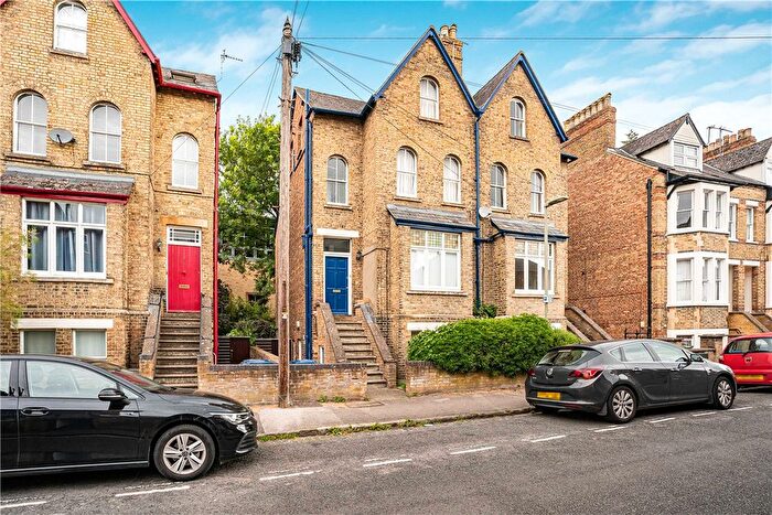 2 Bedroom Maisonette To Rent In Walton Crescent, Oxford, Oxfordshire, OX1