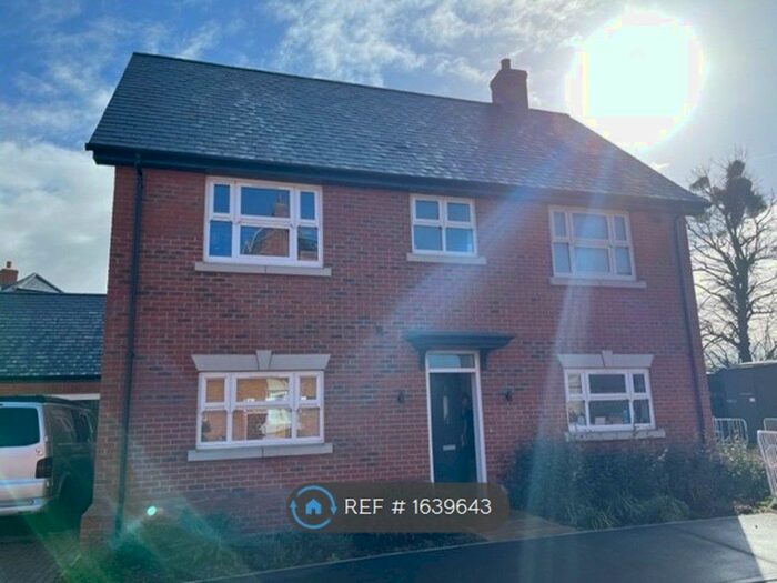 4 Bedroom Detached House To Rent In St Michaels Road, Manningtree, CO11