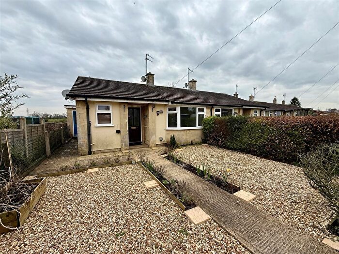 1 Bedroom Bungalow For Sale In Reids Piece, Purton, Swindon, SN5