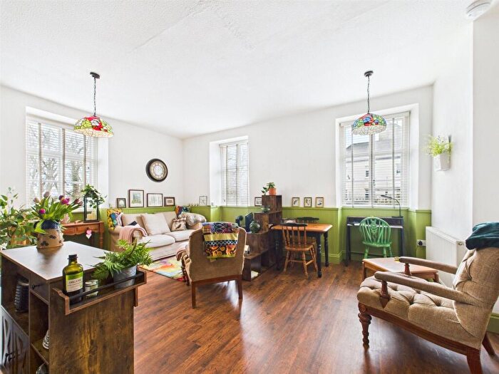 2 Bedroom Apartment For Sale In Kensey Place, Launceston, Cornwall, PL15