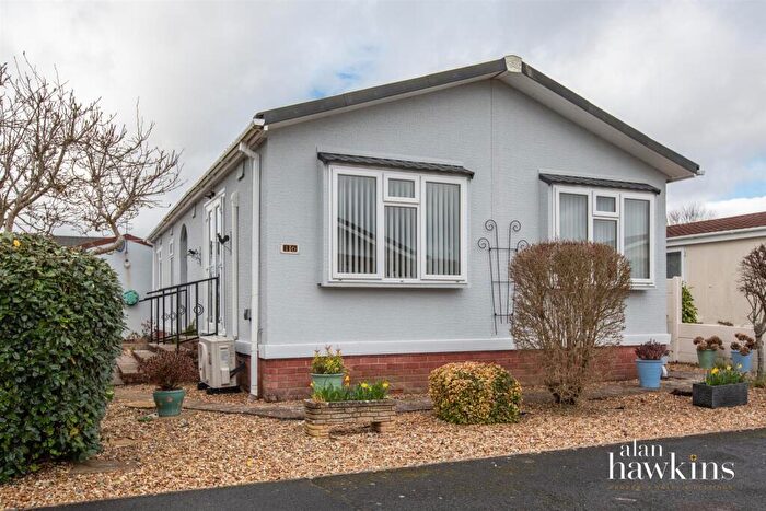 2 Bedroom Park Home For Sale In Church Park, Bradenstoke, SN15