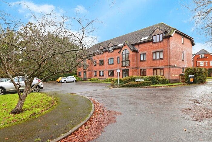 2 Bedroom Flat For Sale In Heather Drive, Andover, SP10