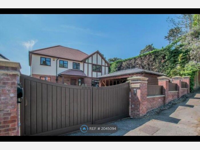 5 Bedroom Detached House To Rent In Briscoe Road, Hoddesdon, EN11