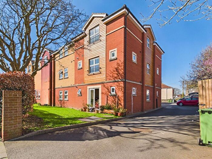 2 Bedroom Flat For Sale In Victoria Avenue, Refield, Bristol, BS5