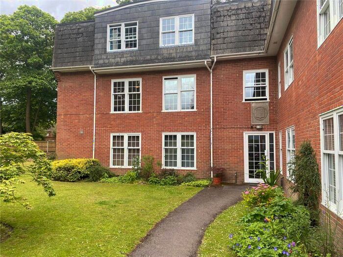 3 Bedroom Flat To Rent In Heatherdale Road, Camberley, Surrey, GU15