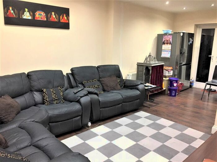 4 Bedroom Terraced House To Rent In Guildford Rd, Seven Kings IG3