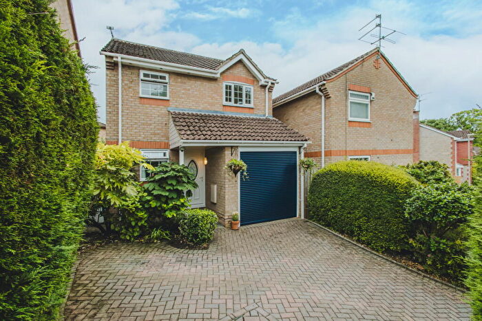 3 Bedroom Detached House For Sale In Hampton Drive, Grange Park, Swindon, SN5