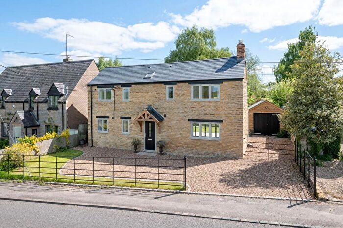 4 Bedroom Detached House For Sale In Blenheim, Croughton, NN13